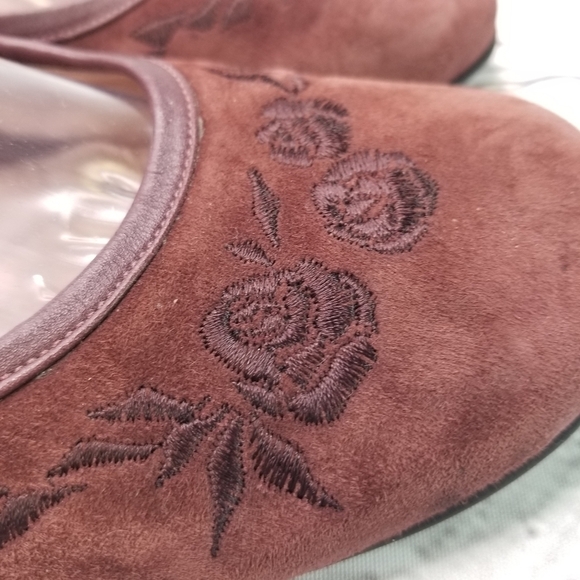 BeautiFeel suede embroidered mary janes - Picture 15 of 15